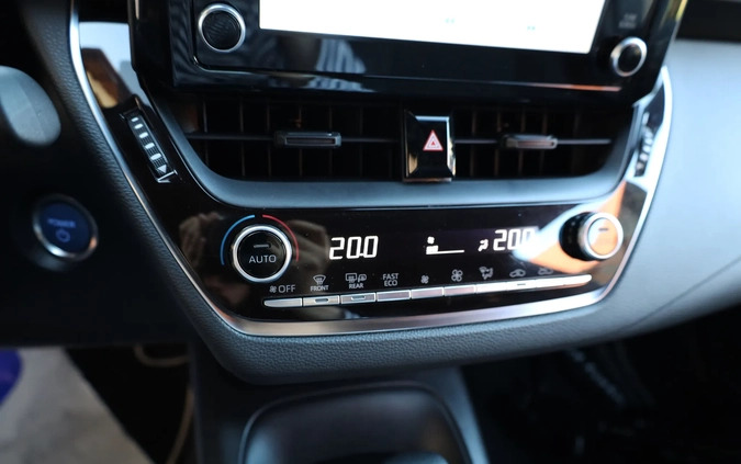 Toyota Corolla cena 79950 przebieg: 74400, rok produkcji 2019 z Rakoniewice małe 742